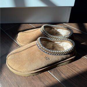 UGG Tasman Slippers. Size US 8.